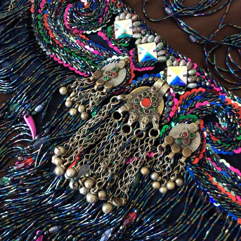 Tribaret Bella - 6 piece professional bellydance costume - Multi on Black Velvet - Picture 2 of 14